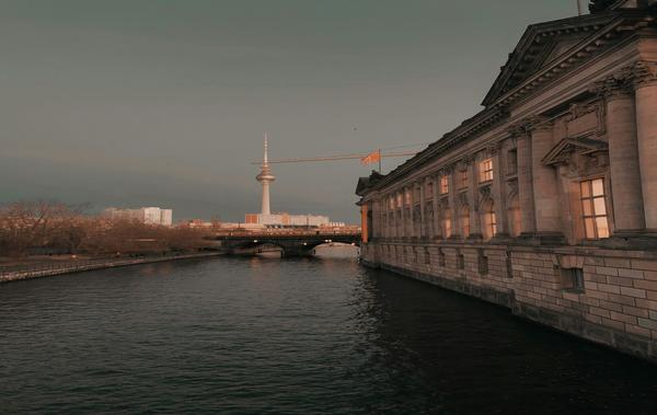 Naviguer Paris avec élégance : Découvrez les services de chauffeur privé de ELITE NAVETTE