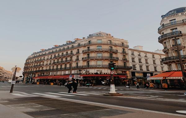 Naviguer avec élégance : L'excellence du transport privé à Paris